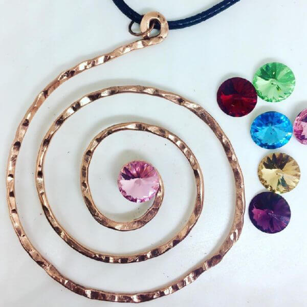 Spirale in Rame martellato...Amorevolmente pero'...con cristallo Swarovski