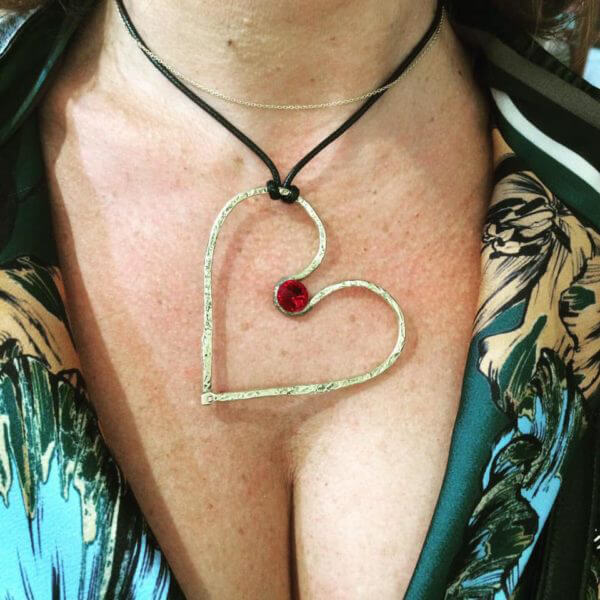 Cuore in ottone martellato...Amorevolmente però...con cristallo Swarovski