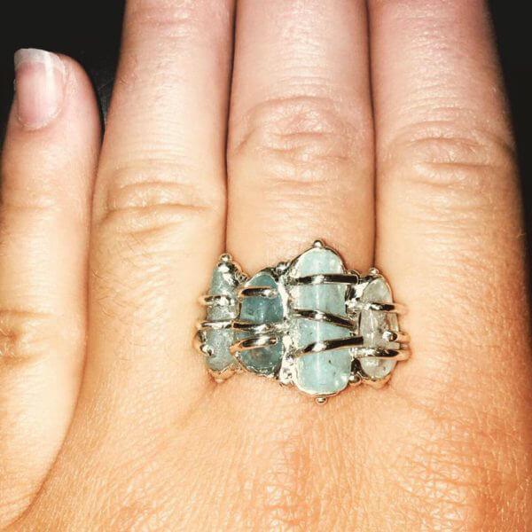 Anello in Argento 925 e Aquamarina grezza, si realizza a richiesta.