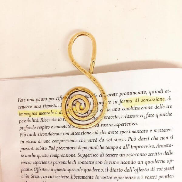 Segnalibro "Chiave di violino" in ottone martellato!...Amorevolmente però - immagine 2