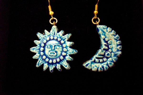 Orecchini in ceramica Raku "Azzurrissimi Sole Mare Luna Stelle"