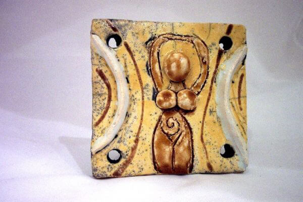 Formella in ceramica con tema "Madre Terra" cm.10xcm.10