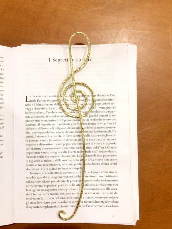 Segnalibro "Chiave di violino" in ottone martellato!...Amorevolmente però - immagine 3