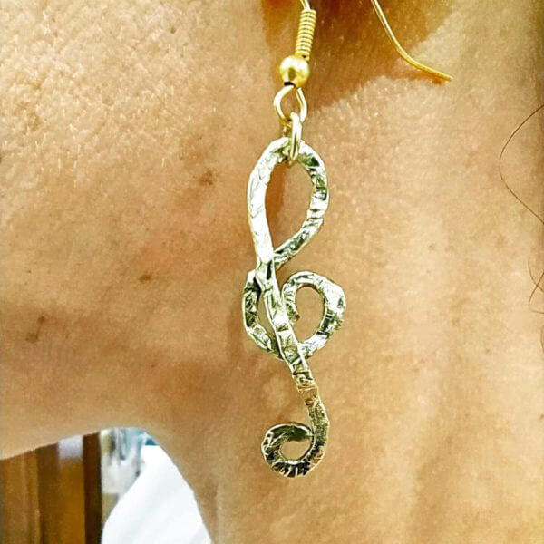 Orecchini "Chiave di violino" in Ottone Martellati di brutto!...Amorevolmente pero..