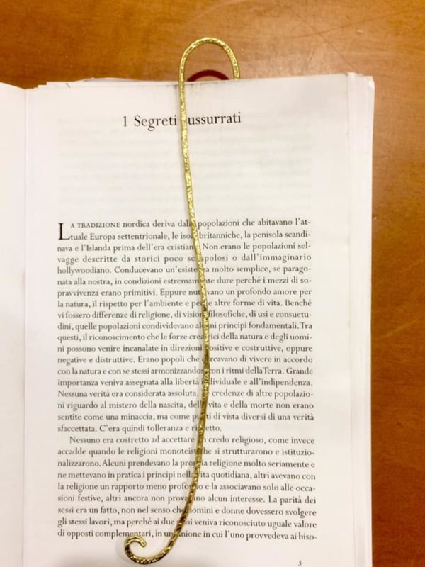Segnalibro "Chiave di violino" in ottone martellato!...Amorevolmente però - immagine 4
