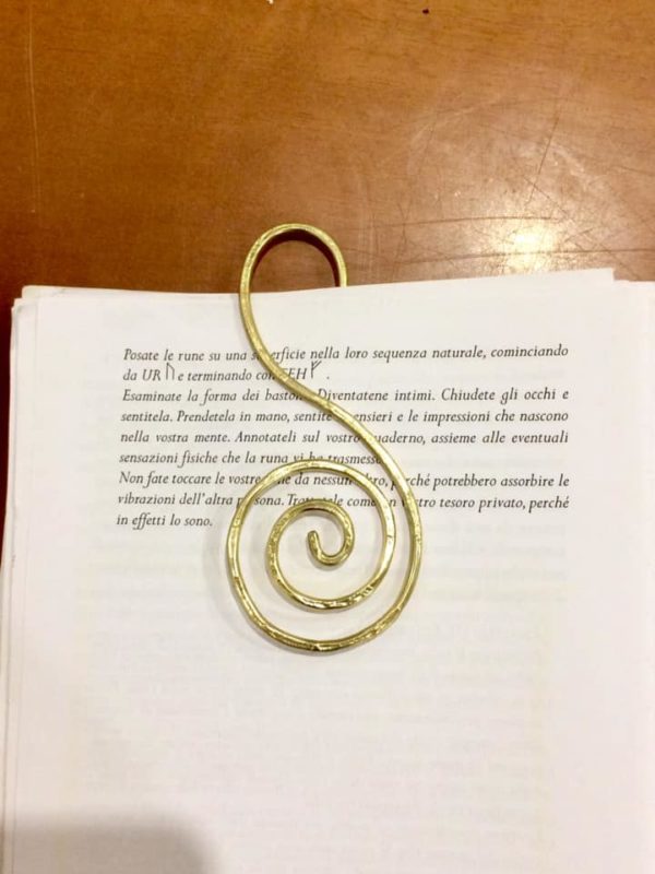 Segnalibro "Chiave di violino" in ottone martellato!...Amorevolmente però - immagine 5
