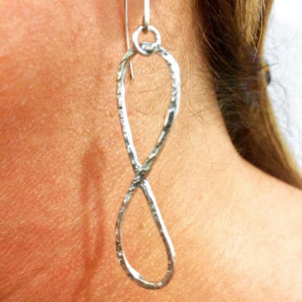 Orecchini in Argento925 "Infinito e oltre" martellati...Amorevolmente però..