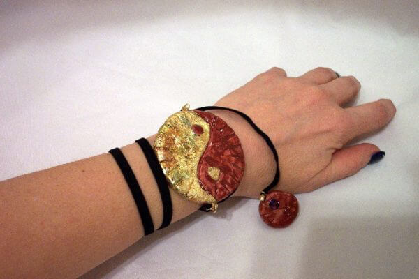 Bracciale yin-yang Rosso e foglia oro - immagine 2