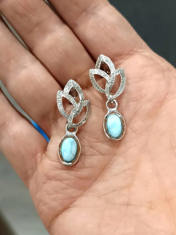 Orecchini a perno in Argento 925 e pietra Larimar - immagine 2