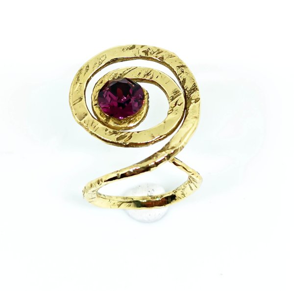 Anello in ottone martellato con Swarovski viola, disponibile anche azzurro - immagine 2
