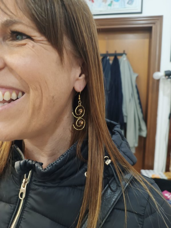 Orecchini in ottone martellati di brutto...amorevolmente pero'... - immagine 2