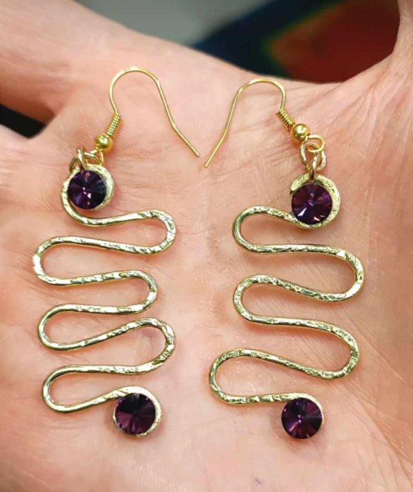 Orecchini spirale Swarovski in ottone martellato di brutto!...amorevolmente però.. - immagine 4