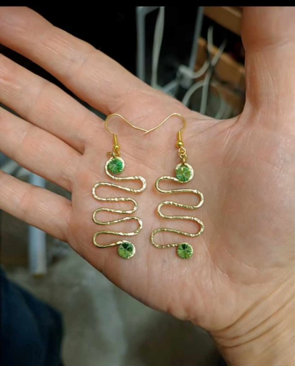 Orecchini spirale Swarovski in ottone martellato di brutto!...amorevolmente però.. - immagine 5