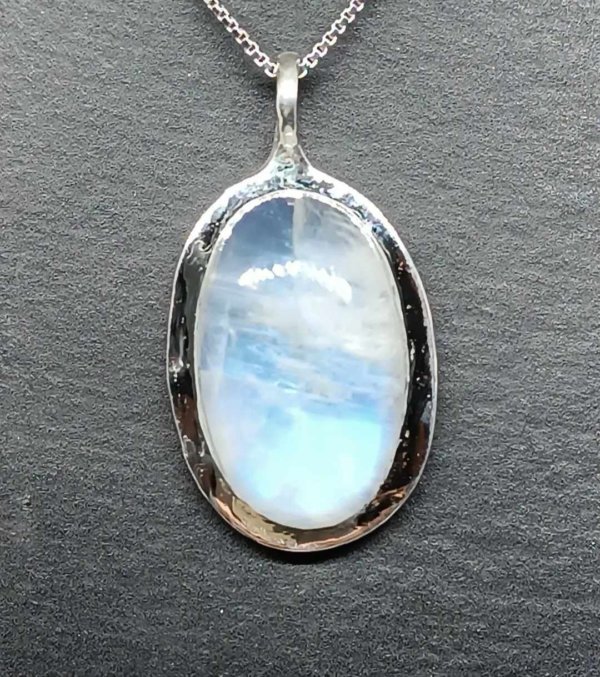 Collana in Argento 925 e Labradorite bianca.