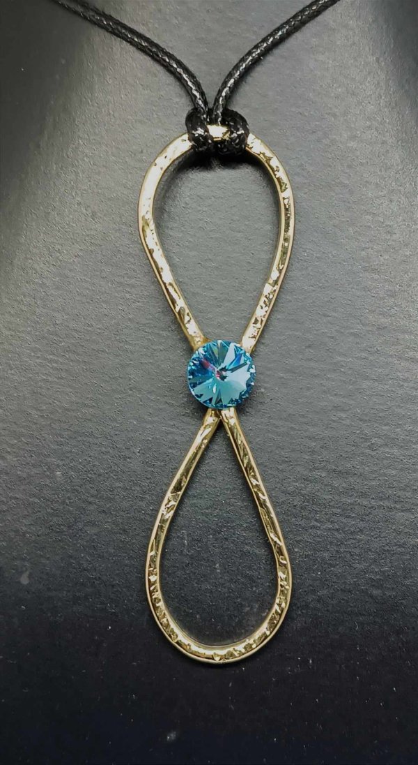 Collana “Infinito e oltre” in ottone martellata…Amorevolmente pero’.