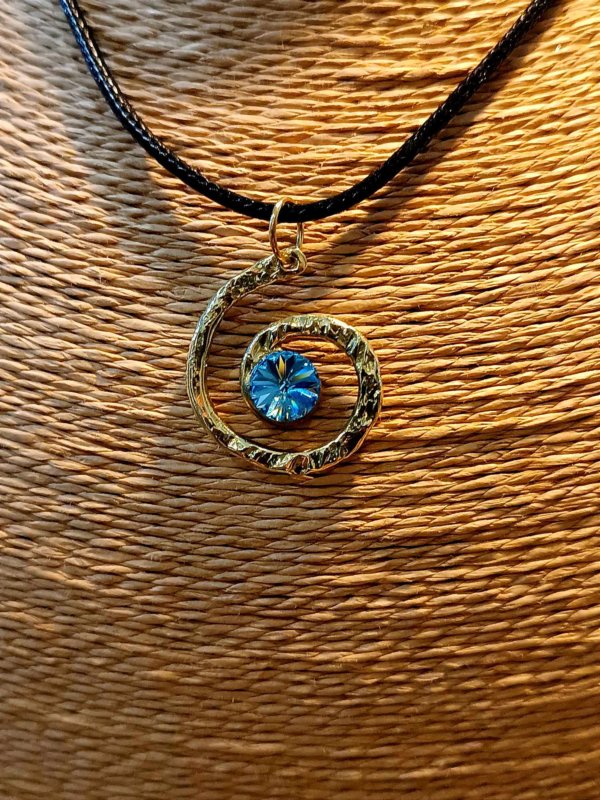 Spiralina in ottone martellato e Swarovski