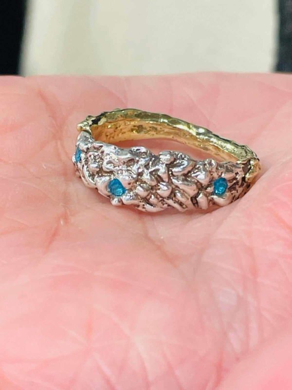 Anello in Argento925 ottone e cristalli ottenuto con la tecnica della fusione con la sabbia, realizzo corsi di una giornata per impararla, te ne andrai con un anello fatto da te! Chiedi info... - immagine 9