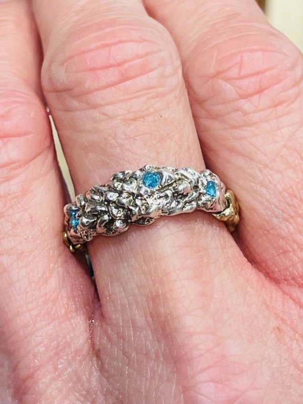 Anello in Argento925 ottone e cristalli ottenuto con la tecnica della fusione con la sabbia, realizzo corsi di una giornata per impararla, te ne andrai con un anello fatto da te! Chiedi info... - immagine 8