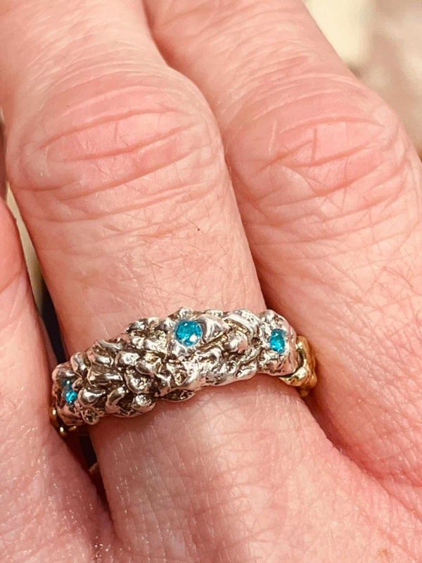 Anello in Argento925 ottone e cristalli ottenuto con la tecnica della fusione con la sabbia, realizzo corsi di una giornata per impararla, te ne andrai con un anello fatto da te! Chiedi info... - immagine 6