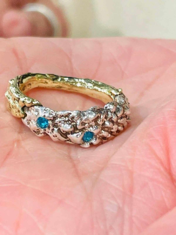 Anello in Argento925 ottone e cristalli ottenuto con la tecnica della fusione con la sabbia, realizzo corsi di una giornata per impararla, te ne andrai con un anello fatto da te! Chiedi info... - immagine 3