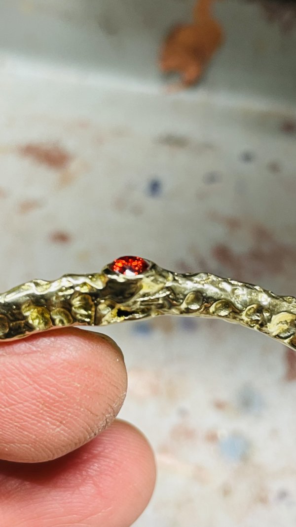 Bracciale in ottone e zirconia cubica, realizzato con la tecnica della sabbia - immagine 25