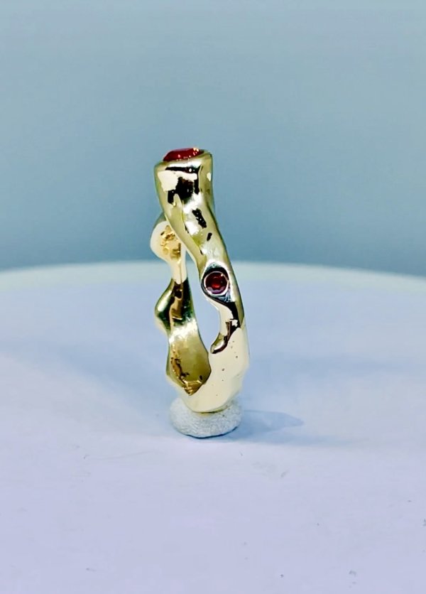 Anello in ottone e zirconia cubica rossa, a richiesta altri colori. - immagine 3