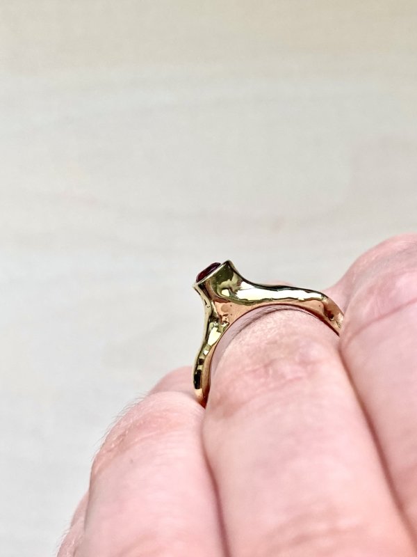 Anello in ottone e zirconia cubica rossa, a richiesta altri colori. - immagine 2