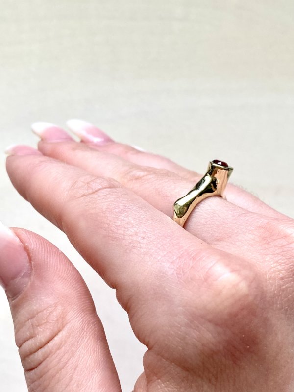 Anello in ottone e zirconia cubica rossa, a richiesta altri colori. - immagine 4