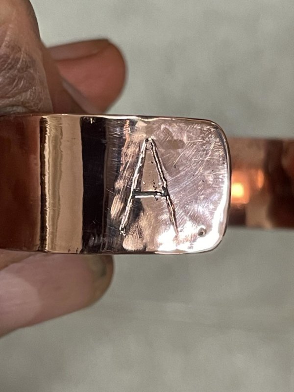 Bracciale in rame lucidissimo, cm.1.5 spessore 1 mm con lettere incise - immagine 13