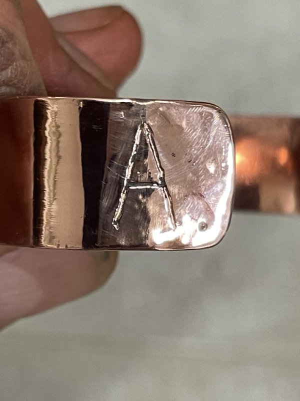 Bracciale in rame lucidissimo, cm.1.5 spessore 1 mm con lettere incise - immagine 7