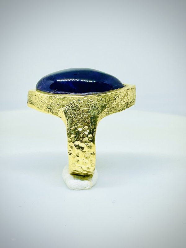 Anello in ottone e ametista, realizzato con la tecnica della fusione con la sabbia misura 11