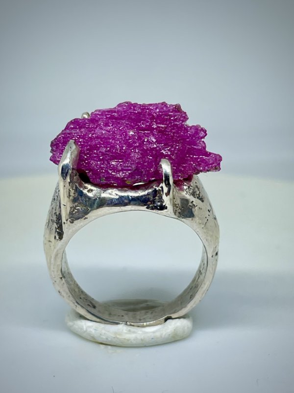 Anello in argento 925 e radice di rubino realizzato con la tecnica della fusione con la sabbia misura 15 - immagine 5