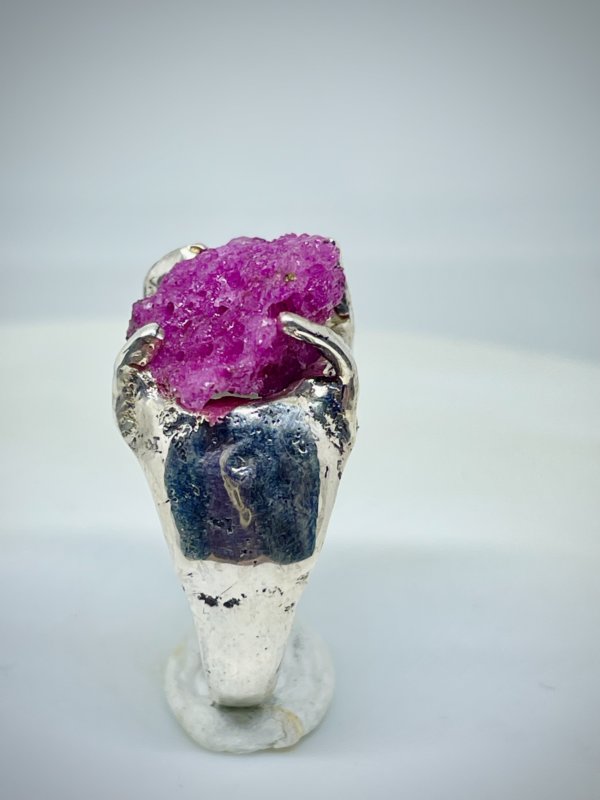 Anello in argento 925 e radice di rubino realizzato con la tecnica della fusione con la sabbia misura 15 - immagine 4