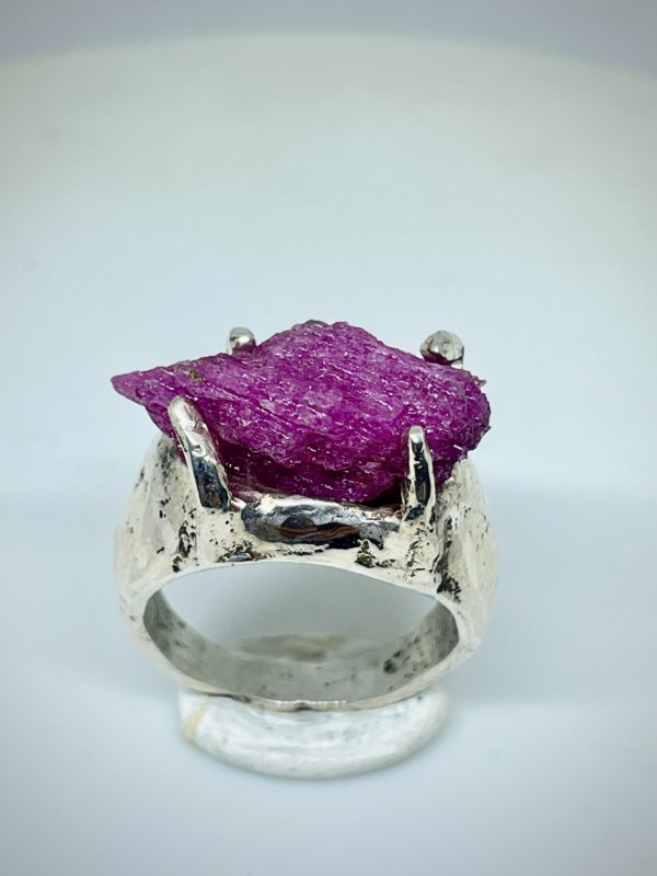 Anello in argento 925 e radice di rubino realizzato con la tecnica della fusione con la sabbia misura 15 - immagine 3