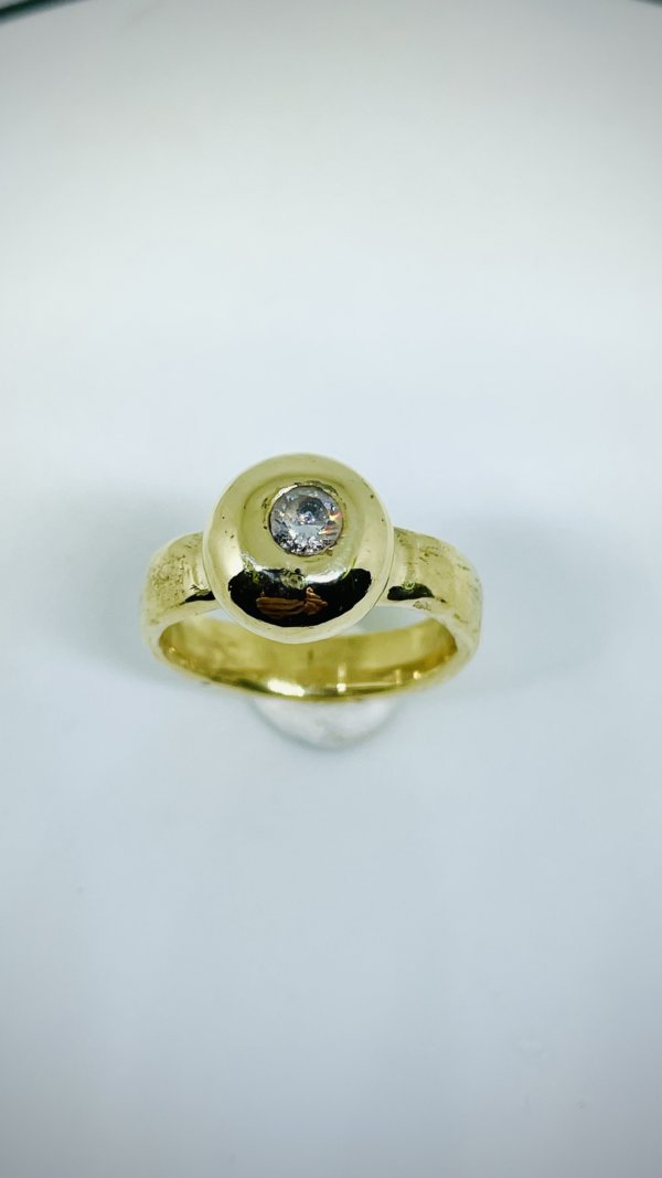 Anello in ottone e zirconia cubica trasparente realizzato con la tecnica della fusione con la sabbia misura 16 a richiesta altre misure e altri colori - immagine 5
