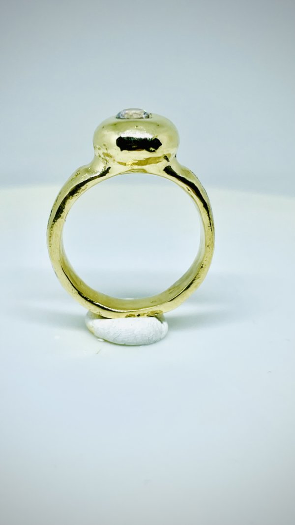 Anello in ottone e zirconia cubica trasparente realizzato con la tecnica della fusione con la sabbia misura 16 a richiesta altre misure e altri colori - immagine 3