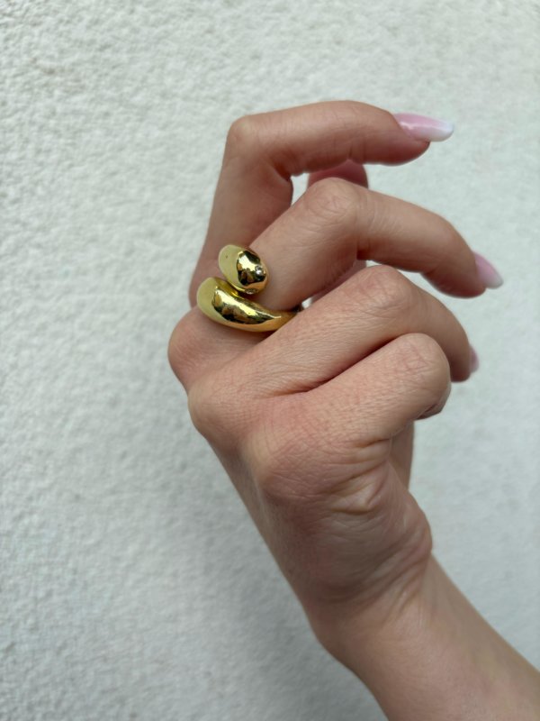 Anello in ottone e zirconia cubica, realizzato con la tecnica della fusione con la sabbia colori e misura a richiesta - immagine 4