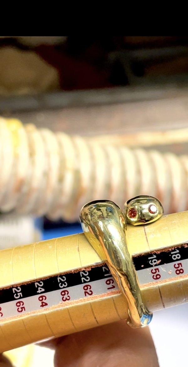 Anello in ottone e zirconia cubica, realizzato con la tecnica della fusione con la sabbia colori e misura a richiesta - immagine 11