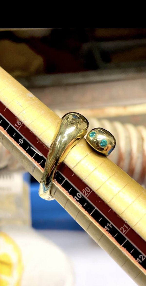 Anello in ottone e zirconia cubica, realizzato con la tecnica della fusione con la sabbia colori e misura a richiesta - immagine 10