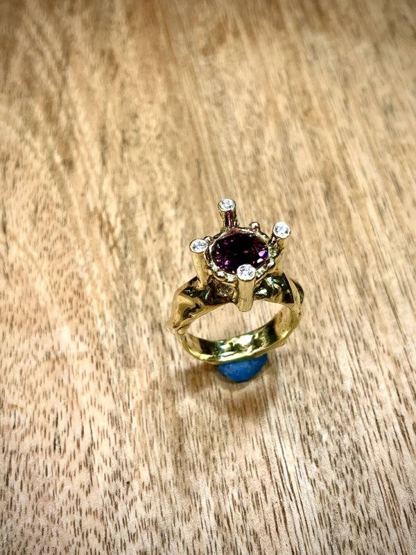 Anello in ottone "Torre del castello innamorato" in ottone e swarovski - immagine 16