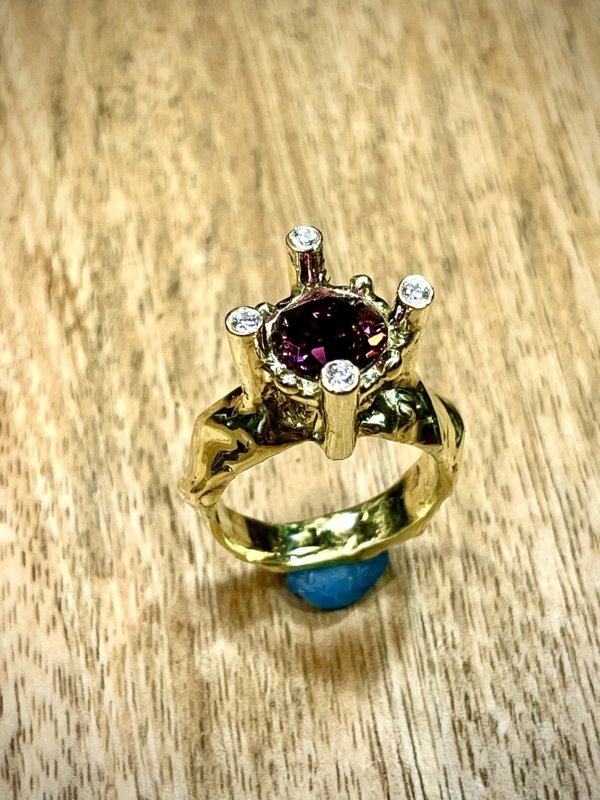Anello in ottone "Torre del castello innamorato" in ottone e swarovski - immagine 15
