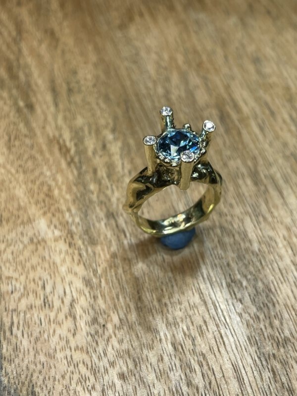 Anello in ottone "Torre del castello innamorato" in ottone e swarovski - immagine 13