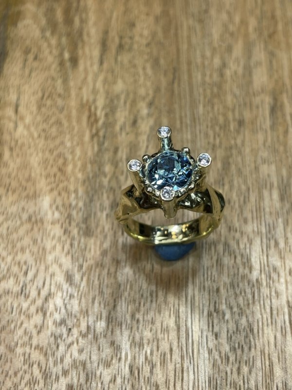 Anello in ottone "Torre del castello innamorato" in ottone e swarovski - immagine 12