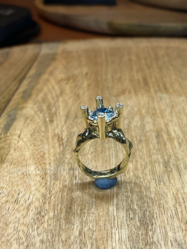 Anello in ottone "Torre del castello innamorato" in ottone e swarovski - immagine 11
