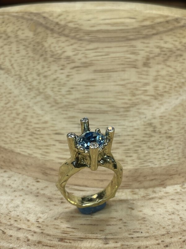 Anello in ottone "Torre del castello innamorato" in ottone e swarovski - immagine 10