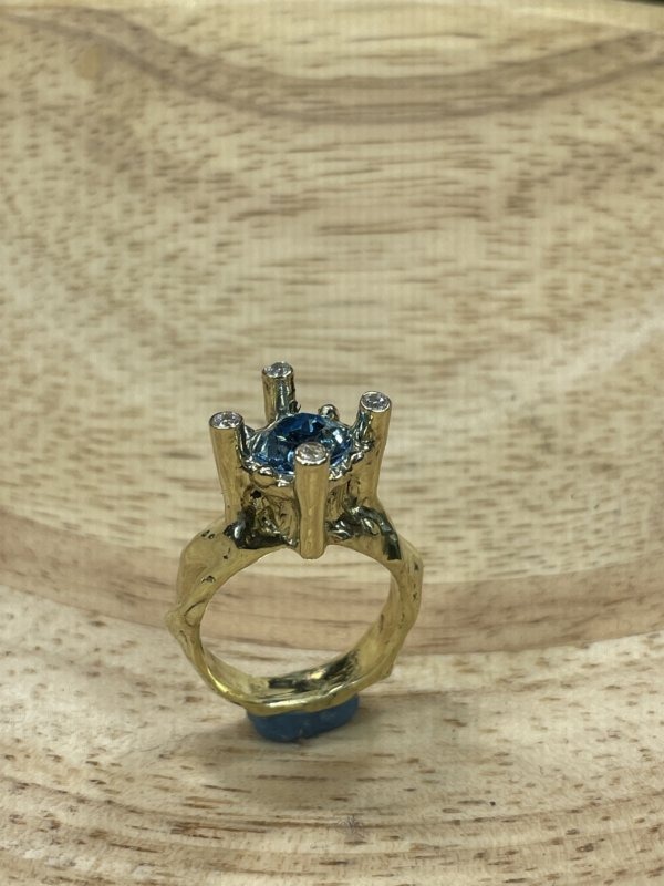 Anello in ottone "Torre del castello innamorato" in ottone e swarovski - immagine 9