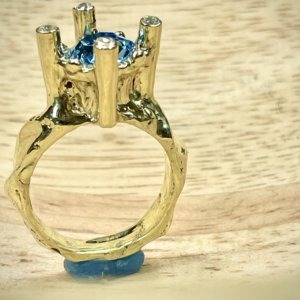Anello in ottone "Torre del castello innamorato" in ottone e swarovski