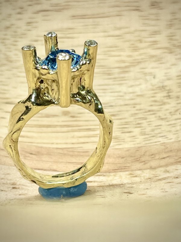 Anello in ottone "Torre del castello innamorato" in ottone e swarovski