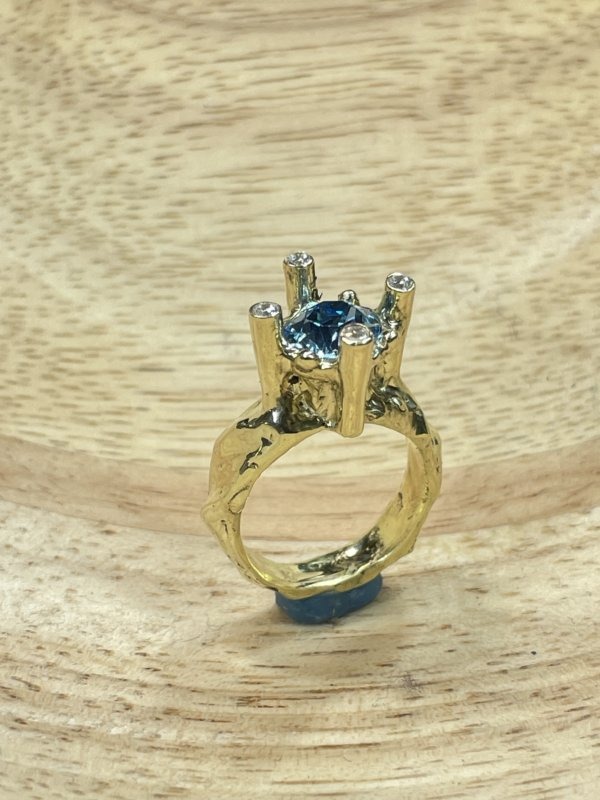 Anello in ottone "Torre del castello innamorato" in ottone e swarovski - immagine 6