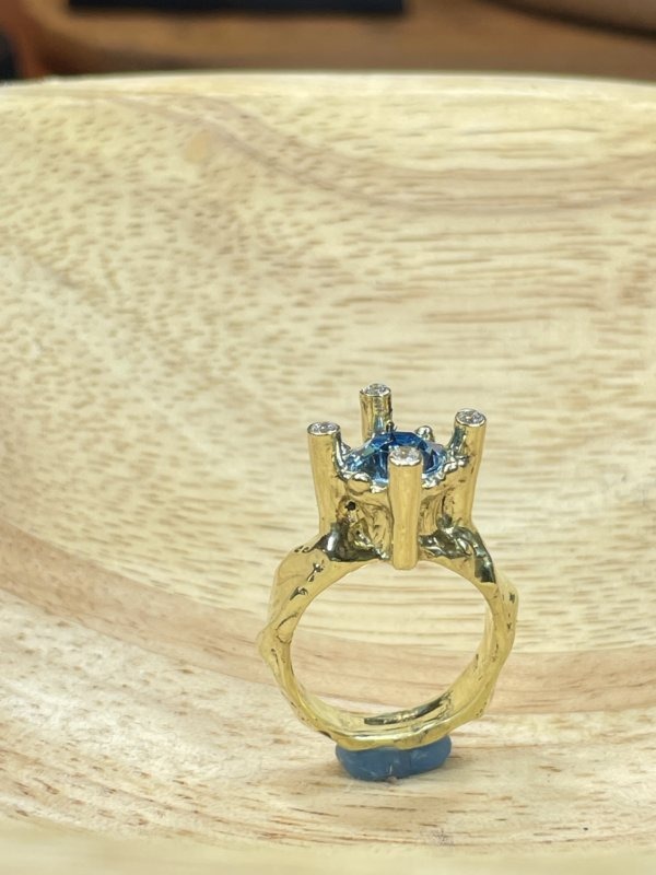 Anello in ottone "Torre del castello innamorato" in ottone e swarovski - immagine 5